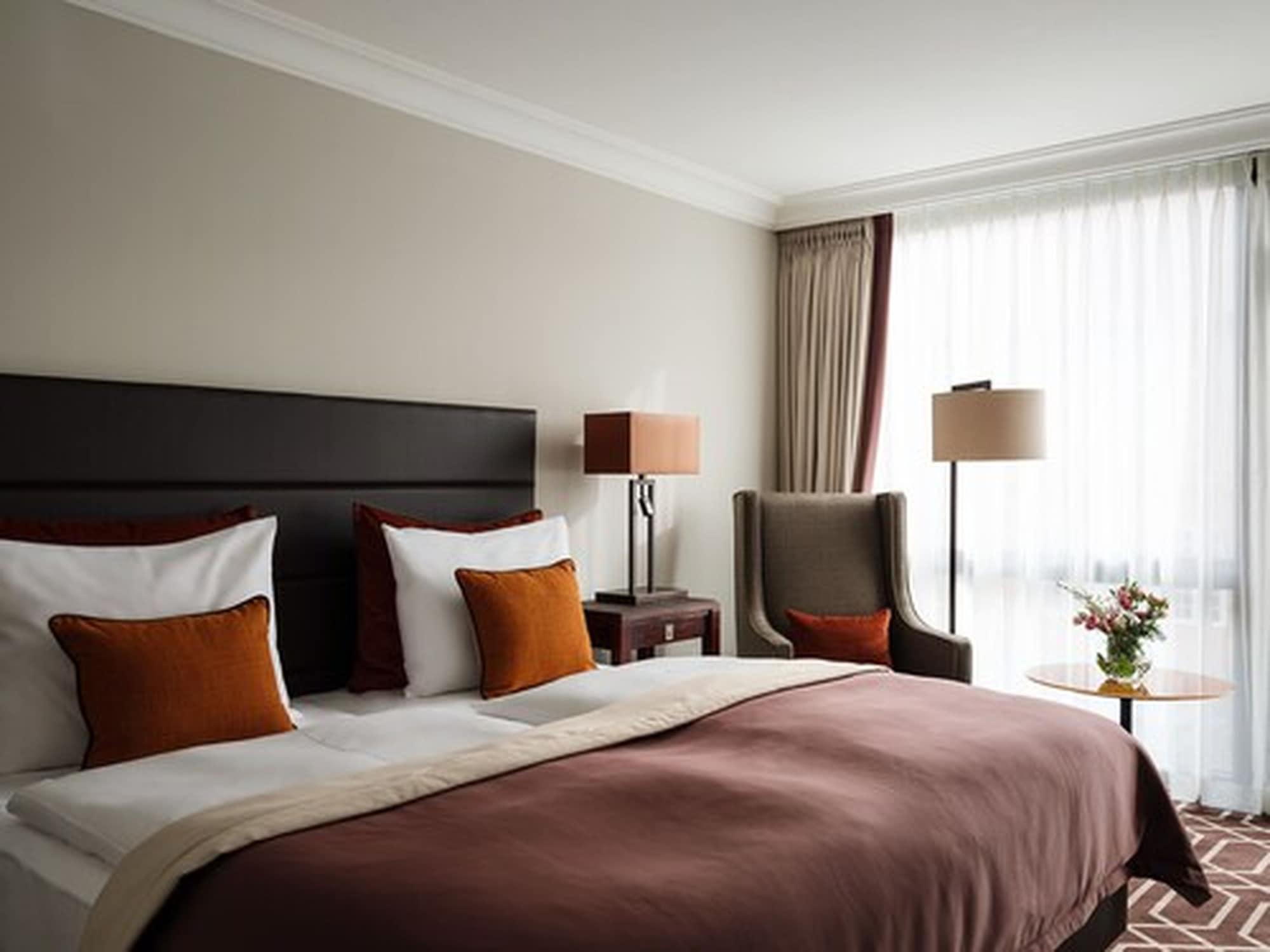 Althoff Hotel Fuerstenhof เซลเลอ ภายนอก รูปภาพ A room at the hotel