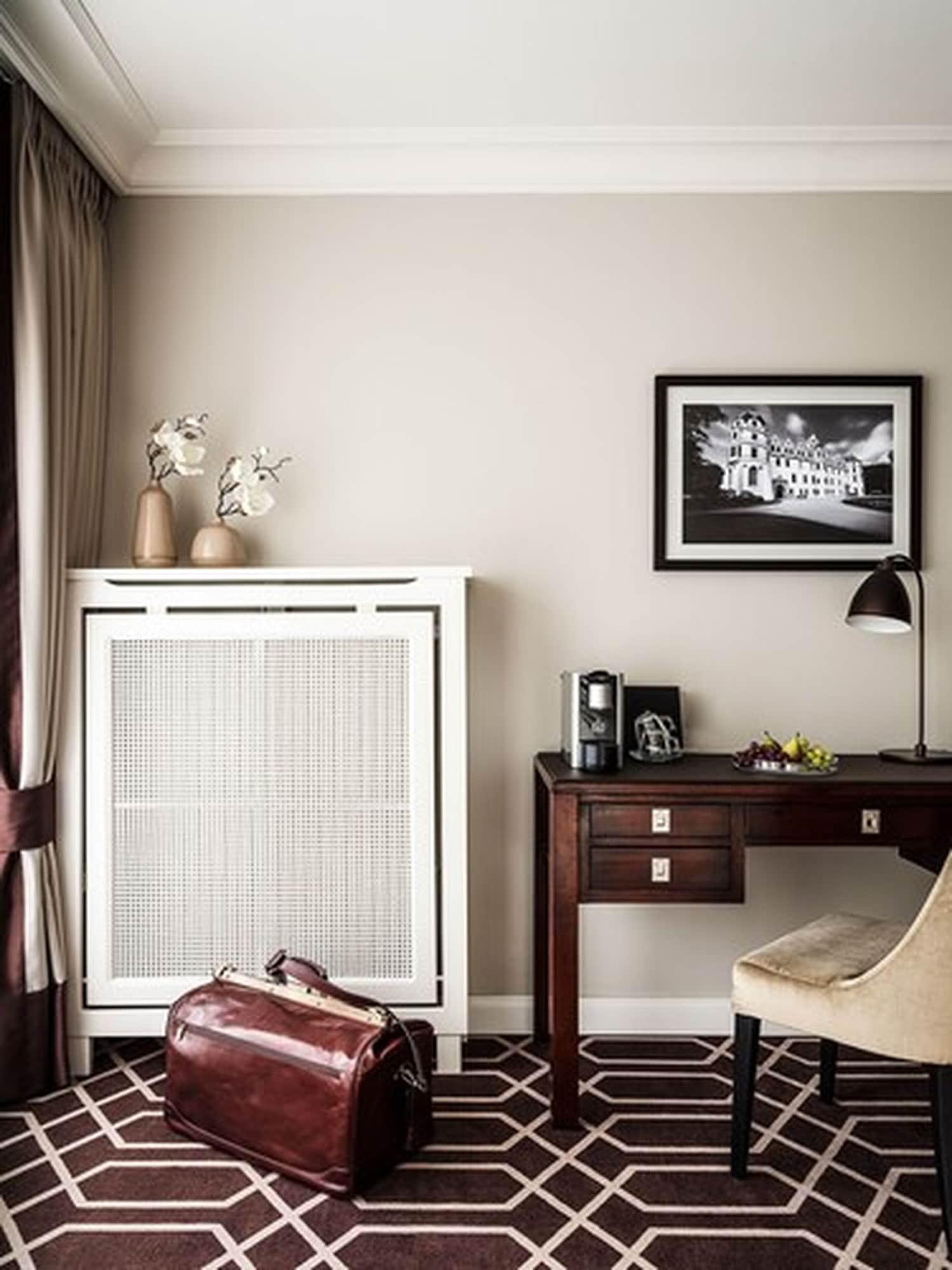 Althoff Hotel Fuerstenhof เซลเลอ ภายนอก รูปภาพ A Nespresso machine in a hotel room