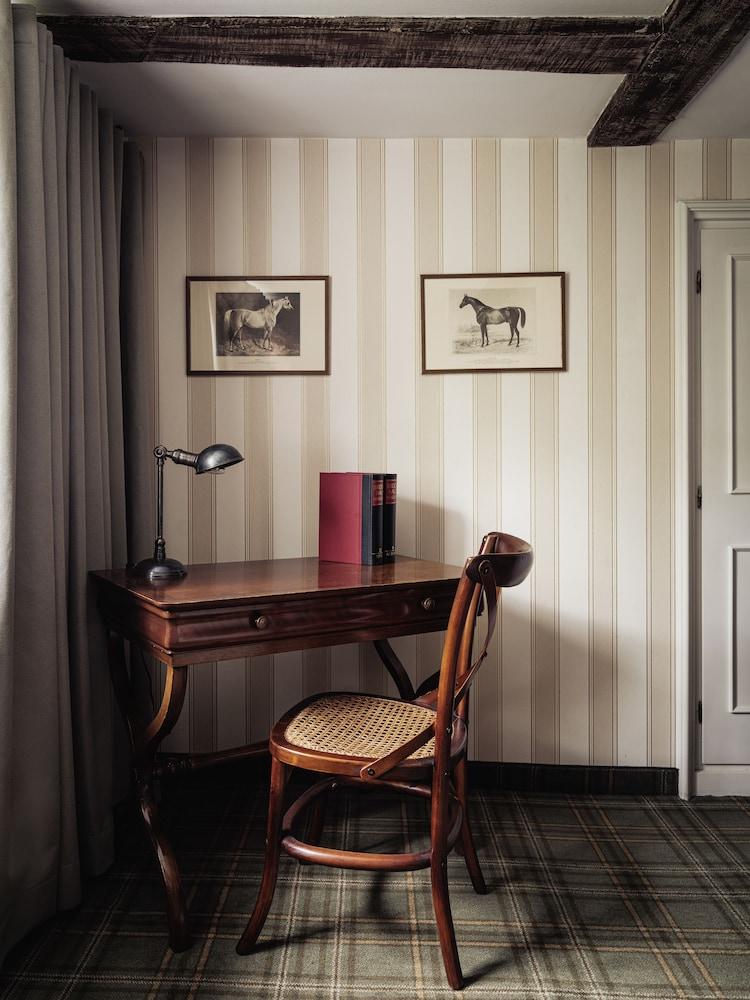 Althoff Hotel Fuerstenhof เซลเลอ ภายนอก รูปภาพ A room at the hotel