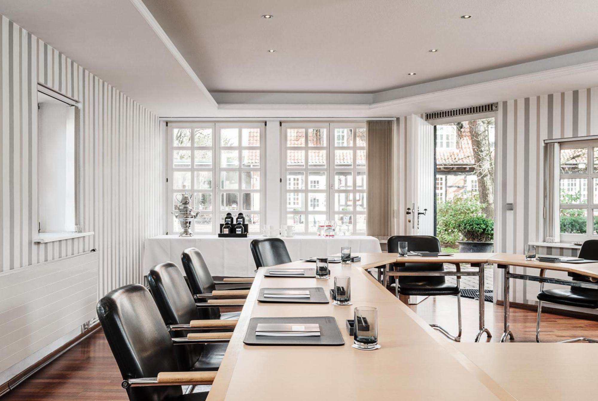 Althoff Hotel Fuerstenhof เซลเลอ ภายนอก รูปภาพ Meeting room