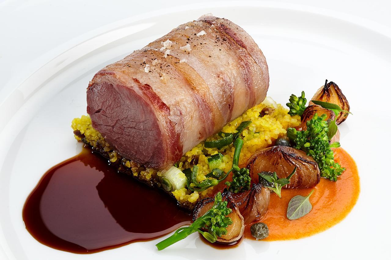 Althoff Hotel Fuerstenhof เซลเลอ ภายนอก รูปภาพ A beef tenderloin