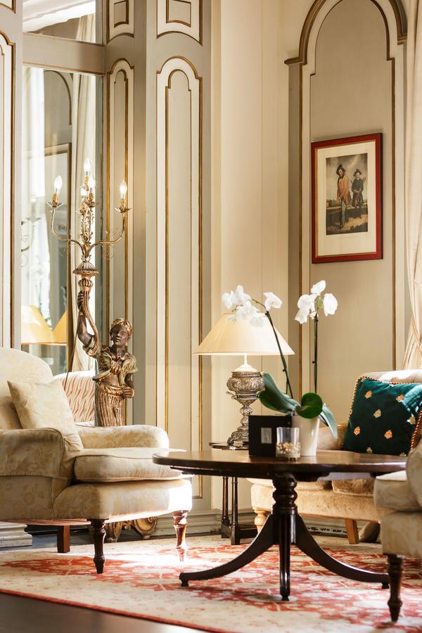 Althoff Hotel Fuerstenhof เซลเลอ ภายนอก รูปภาพ A living room at the hotel